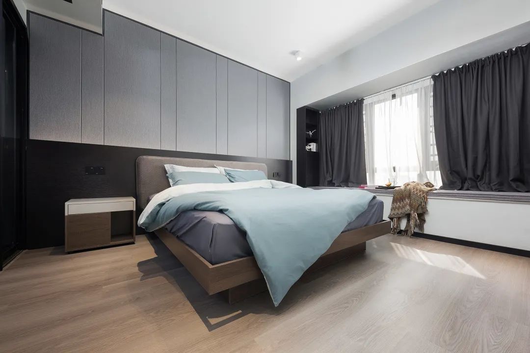 布置|125㎡现代黑白灰+木质感,简雅舒适无主灯,品质生活好自然