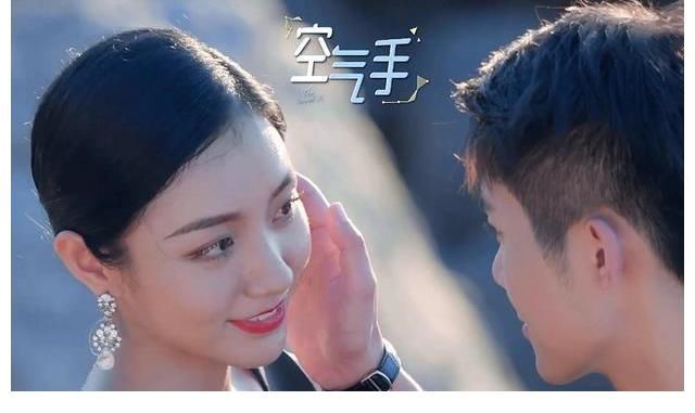 寫真|機(jī)智的戀愛(ài)：劇情反轉(zhuǎn)看點(diǎn)十足，女2男4感情受挫“中途下車”