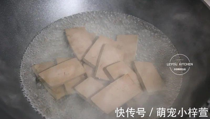 天冷时，一定要吃这一锅，酸爽开胃，没放肉，却比肉还好吃