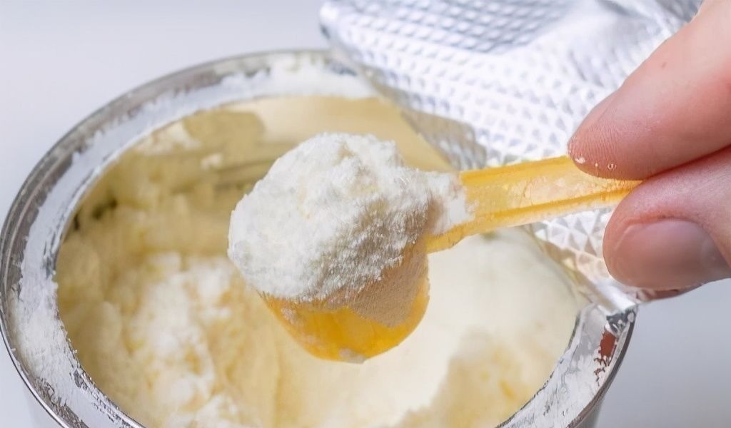 用途|为什么奶粉勺底部有一个小洞?不是一无用处,用途大有学问