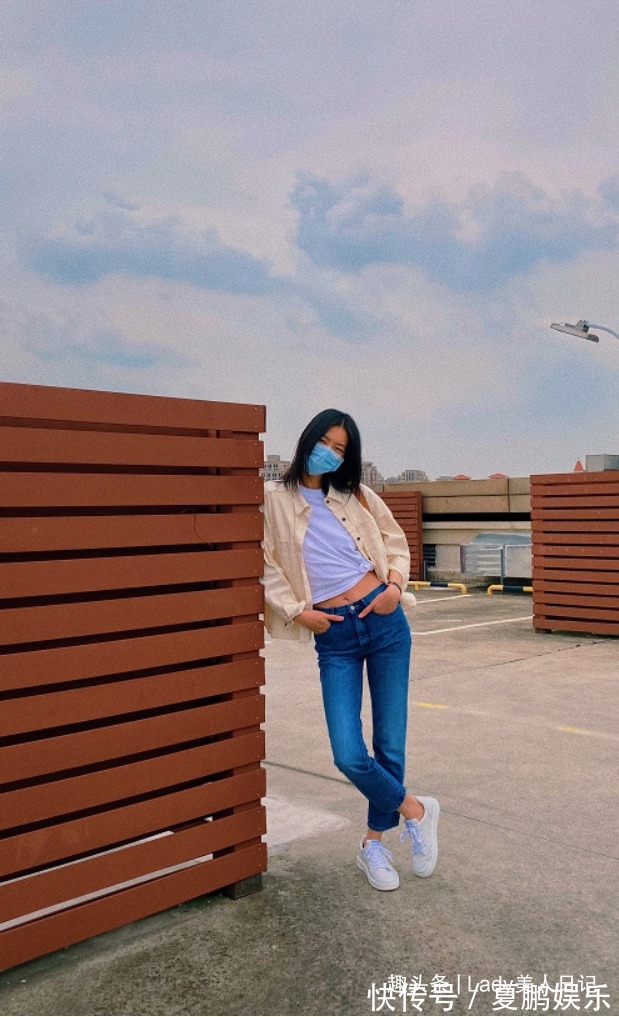 风格|刘雯的高级感不好学，针织衫、棉麻衬衣都能穿出超模既视感，服了