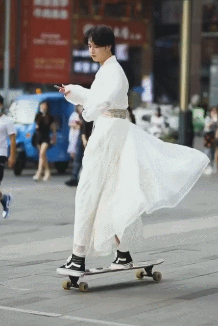 中国街拍在国外火了！视频超12亿次观看，被外国网友狂赞造型出彩