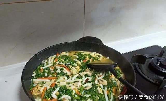 草头炒|春天属它最鲜美,千万别错过,随便一炒自带清香