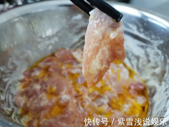 胡辣子|水煮肉片好吃有秘诀!上浆前多加1步,肉片更嫩更滑,还没腥味