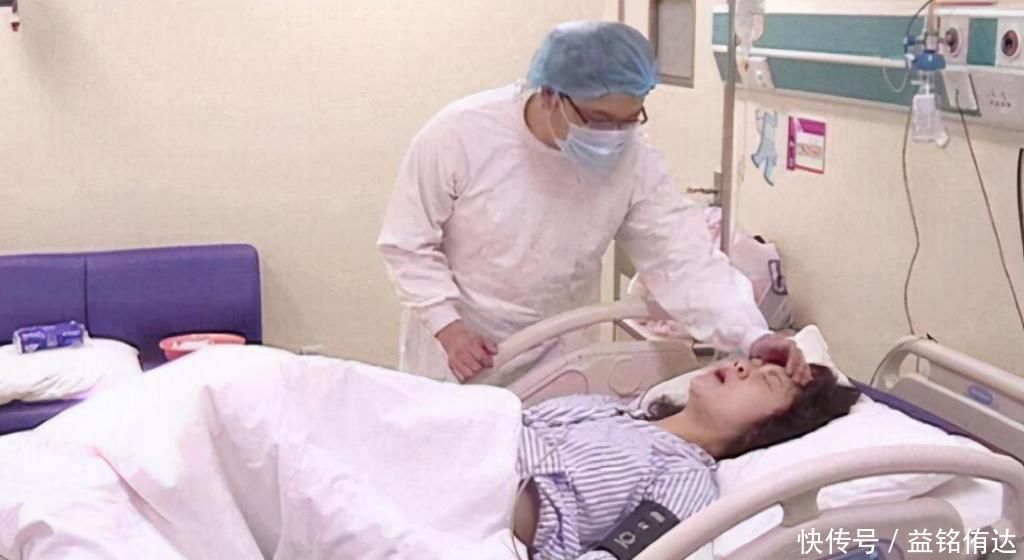 国外产妇直播生娃,不走寻常路用手拽出来,网友:不愧是战斗民族