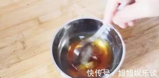 红糖水|糯米粉最好吃的做法，开水一烫，大刀一切，全家人都有爱吃