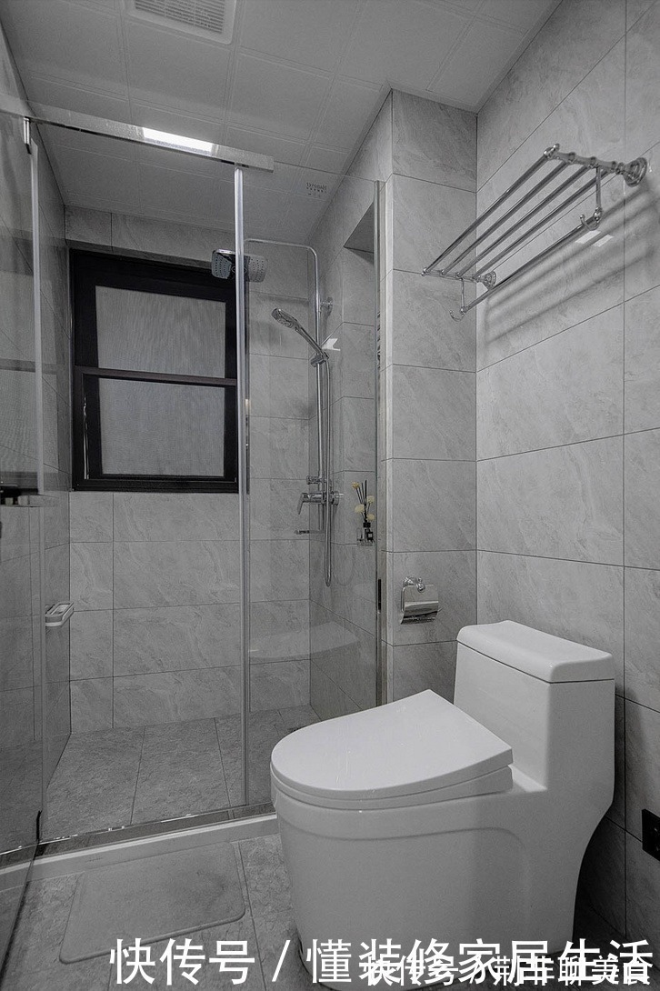 客厅|花15W装修104㎡三居室,现代风格实景,全房满满的高级感