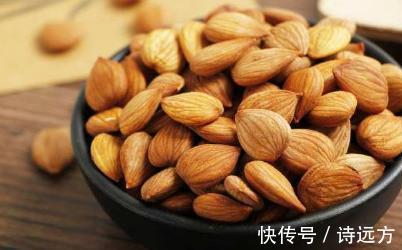 骨头|常喝牛奶查出骨质疏松?医生提醒:想要骨头好,2种食物劝你少吃