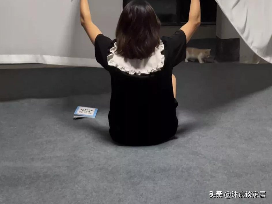 装修|住毛坯房是一种时尚？看完这对夫妻的家，原来不装修也是一种幸福
