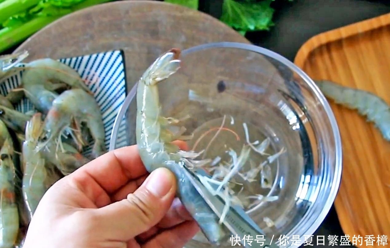 年夜饭,香到一锅都不够吃!不愧是大虾中的“极品”做法,非油炸
