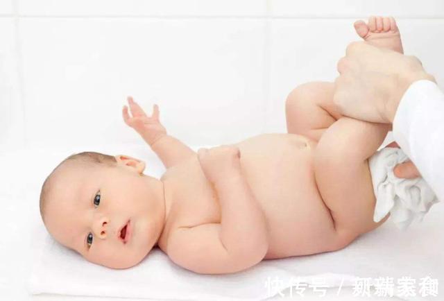 尿片|新生儿护理,常见的十种老经验不靠谱,坑娃的老人言妈妈别轻信