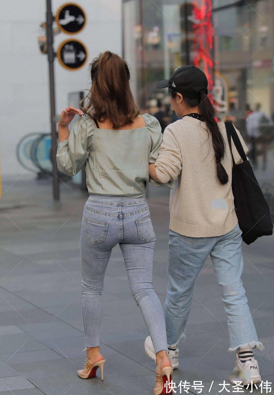 朋友们|美女街拍:又高又微胖的美女!显示出难以形容的魅力,好想帮她买杯奶茶