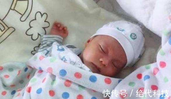 特点|满月里的宝宝有5个特点,说明不仅智商非常高,还可能是小天才