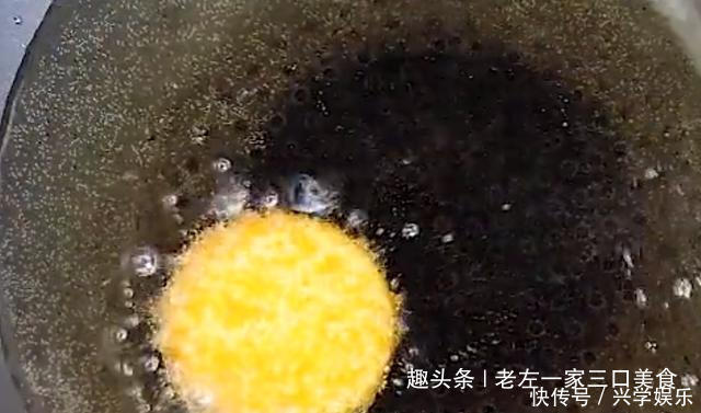 南瓜饼最好吃的做法,外酥里嫩,做法简单,出锅后全家抢着吃,香