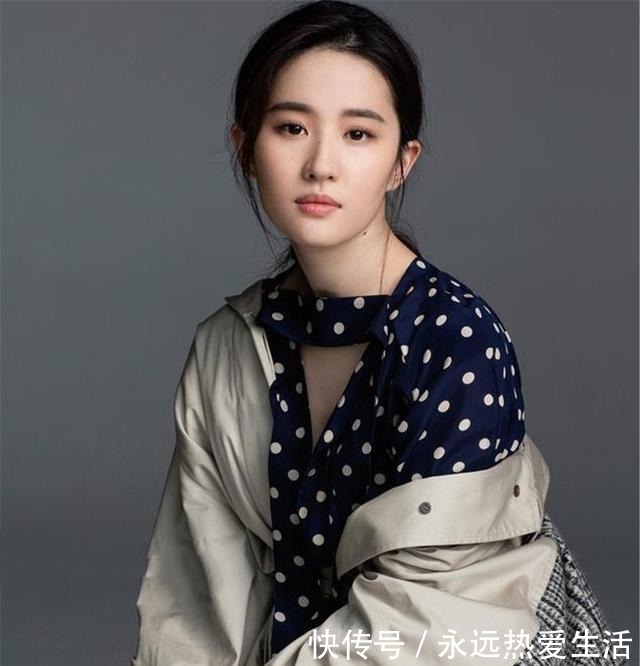 口红|为什么有的女生不化妆也好看,“带妆脸”的5大特征,让人羡慕