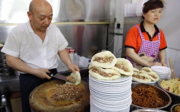 荷叶饼|猪肉降价后终于见到了降价的肉夹馍