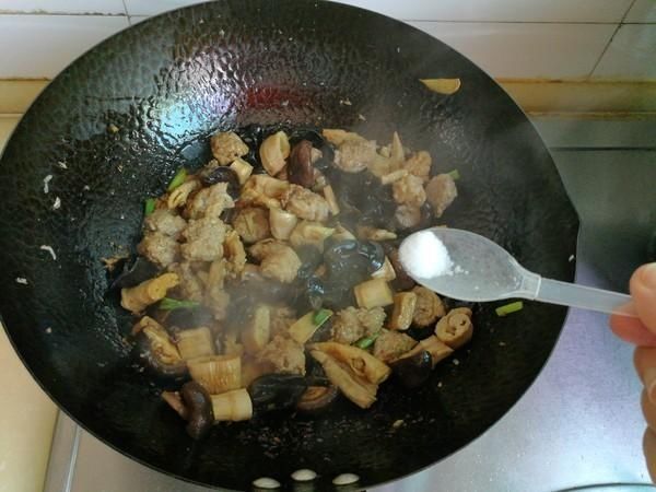 这菜一年四季都不过期，一买就是三四斤，鲜嫩营养，怎么都吃不腻