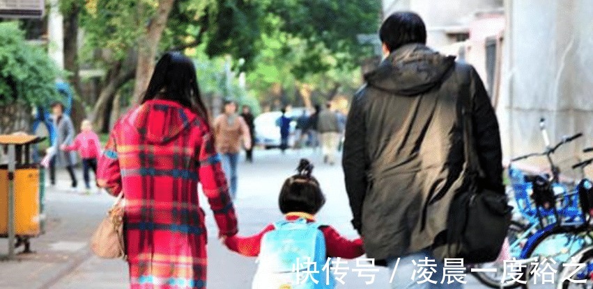 女孩|幼儿园新来的女孩，跟儿子长得一模一样，妈妈接孩子时懵了