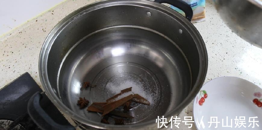 盐水花生很多人第一步就煮错了,教您3招,花生干净入味还省煤气