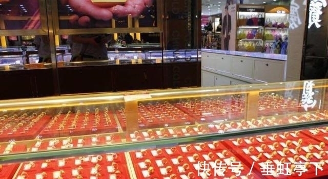 行家$金店“以旧换新”的活动,不会亏本吗?听行家一说,才知其中套路