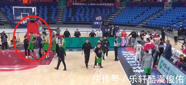 快攻|韩德君伤得有多重杨鸣透露更详细的信息,恐要休息一段时间了!