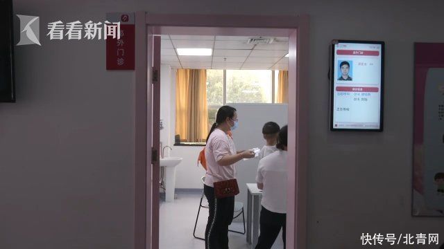 抽动症|眨眼睛、撅嘴巴...男孩爱做＂鬼脸＂ 医生：生病了