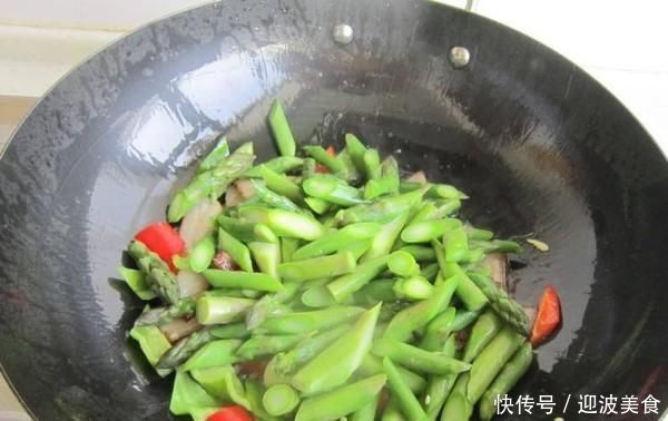 芦笋|这菜是蔬菜之王，含硒丰富，简单一炒，营养爽口，孩子超爱吃