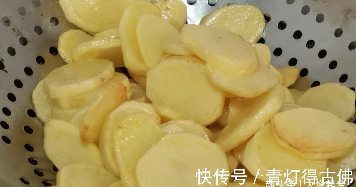 下饭|土豆别再炒着吃，教你一招，美味软糯又下饭，简单易做孩子爱吃