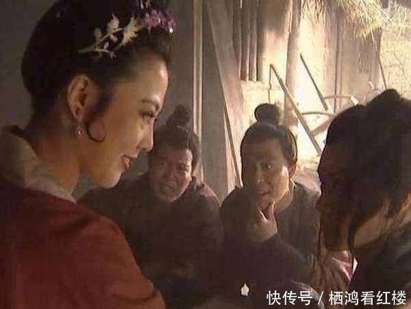  阿庆嫂|《沙家浜》中，阿庆嫂为什么要冒生命危险去救胡传魁？