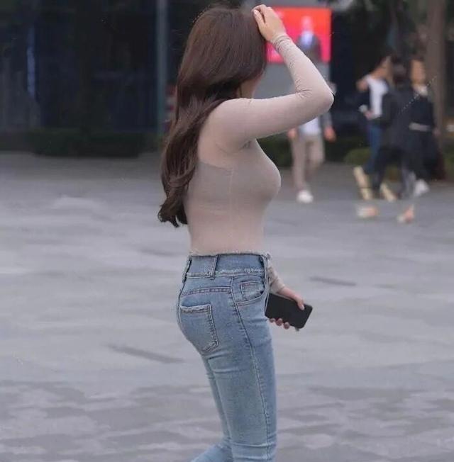 色轮 靓丽有型的打底裤,穿起来增高显瘦,舒适又显气质,大气自然