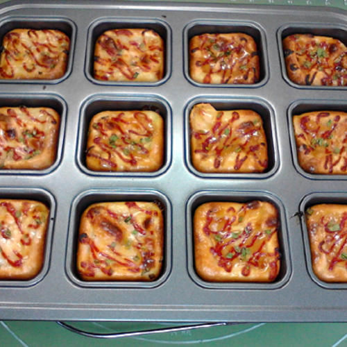 迷你香葱芝士火腿小方包，葱香浓郁，味道不错哦