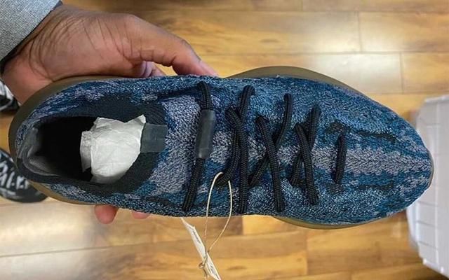 Yeezy 380新配色首次释出！网友：黑生胶2.0