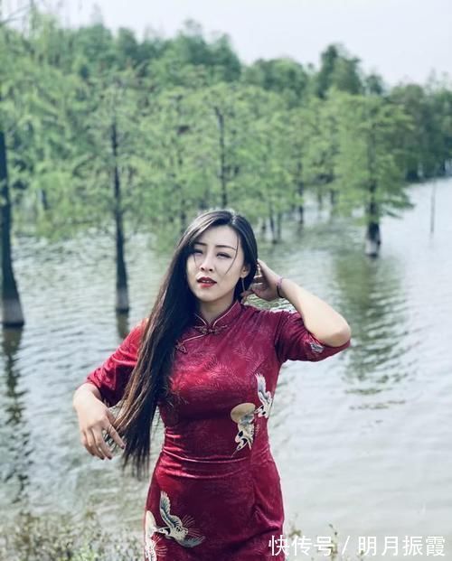 东方女性 流行复古风,旗袍风格的造型首当其冲,成为美女的首选