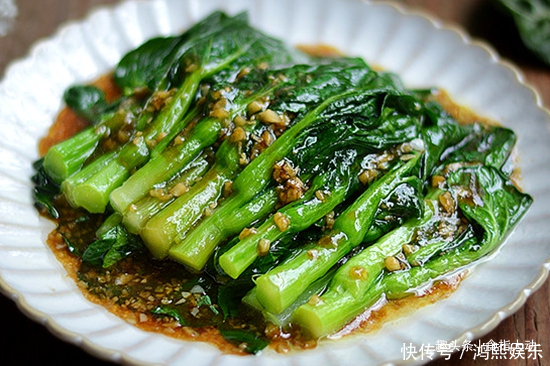 做几道家人都爱吃的菜肴,有荤有素端上桌,让人馋涎欲滴!