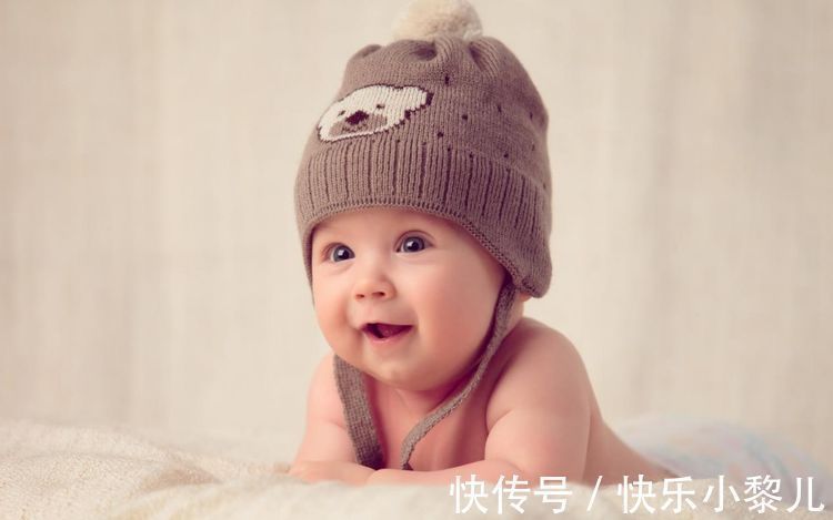 婴儿期|大脑发育好,婴儿期就有迹可循,父母留意宝宝是否有这几个反应