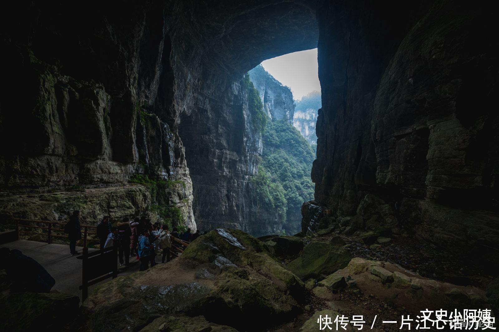 亚洲最大天生桥群 ，百米内连着3座，还是《变形金刚4》取景地