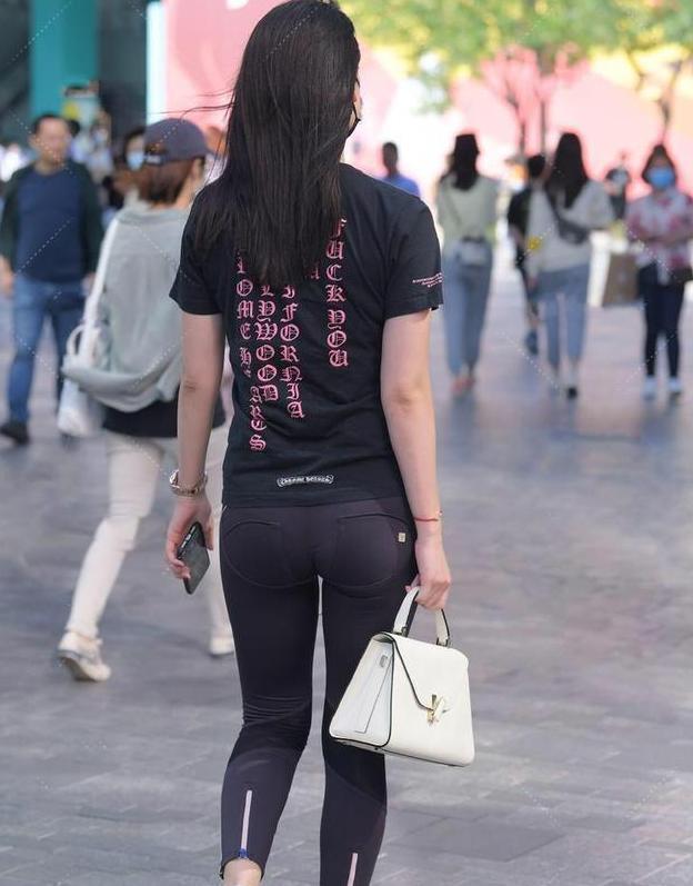 身材 女孩如此穿搭,身材修长纤细,穿出女性好气质