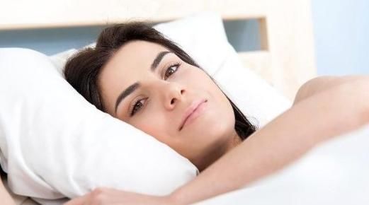 睡眠质量|睡前抬脚15分钟,坚持一段时间收获3个好处,胜过多种补品!