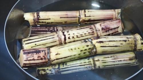  没开玩笑，冬天就要把甘蔗“红烧”着吃，香甜美味吃完也不咳嗽了