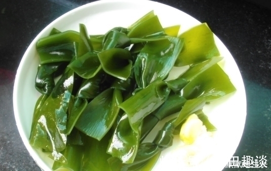 煮海带时，直接用水浸泡是错误的！很多人不懂，难怪又黑又硬！