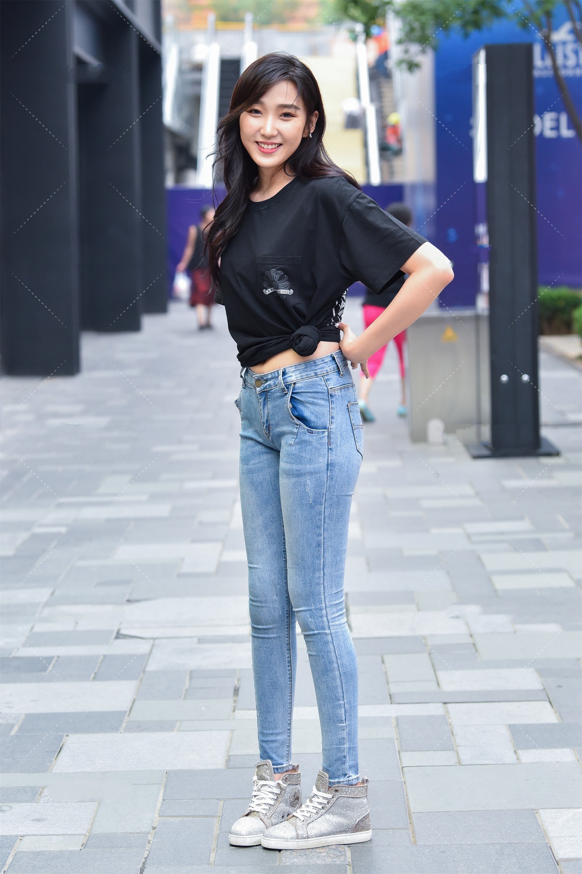 上衣|宽松上衣搭配浅蓝色裤子, 活力满满, 时髦大气