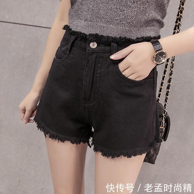 阔腿 时尚的毛边设计,简约的牛仔短裤,彰显女生的性感,凸显大长腿