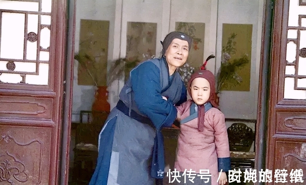 王夫人@板儿认出探春床帐上的蝈蝈后,刘姥姥为何怒甩巴掌?和林黛玉有关