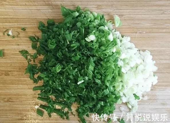 炒蛋炒饭时，万万别直接下油锅，多加这一步，炒饭香脆可口有嚼劲