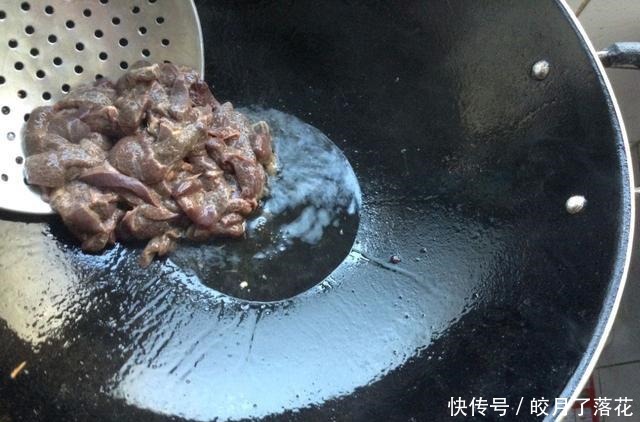 下锅|在家炒猪肝,可不要洗碗直接就下锅了,里面寄生虫,病菌处理不净