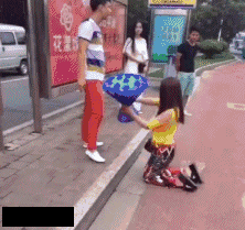 |搞笑GIF:伤害性不大 侮辱性极强的瞬间