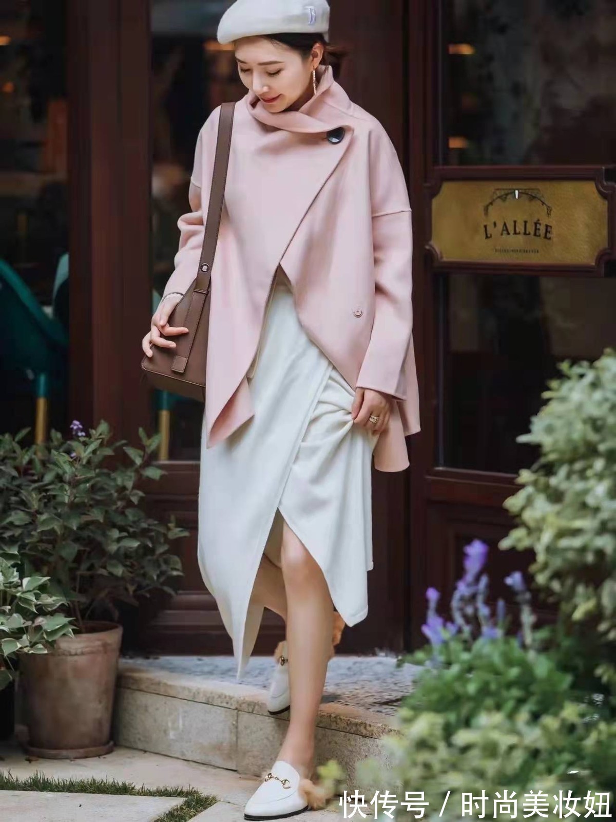 街拍 这是我见过“最温柔”的穿搭,显气质不说还优雅,照穿就对了