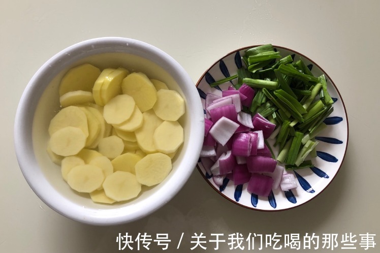 干锅|干锅土豆片,想做出“饭店味”,酱料很关键,厨师长教你秘制做法