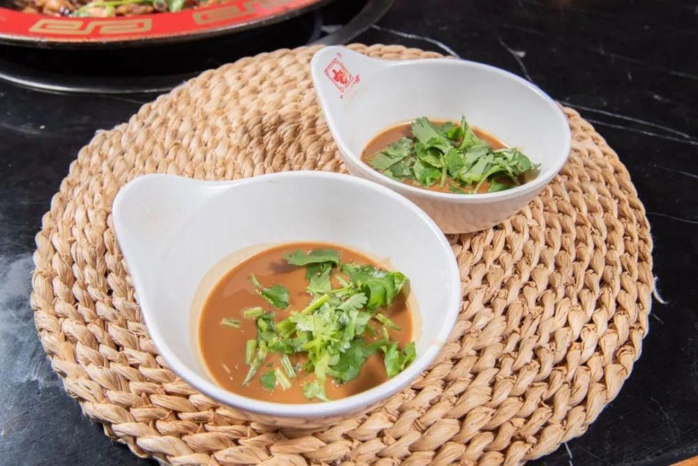 火锅|人均居然30+!红桥这家肥肠鸡火锅,吃出“黑科技”!吃到扶墙出~