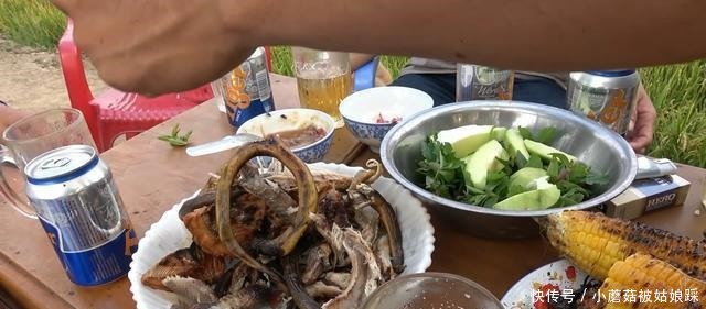 去越南玩当地朋友请我吃“烤肉干”，知道是什么肉，后悔没多吃点！